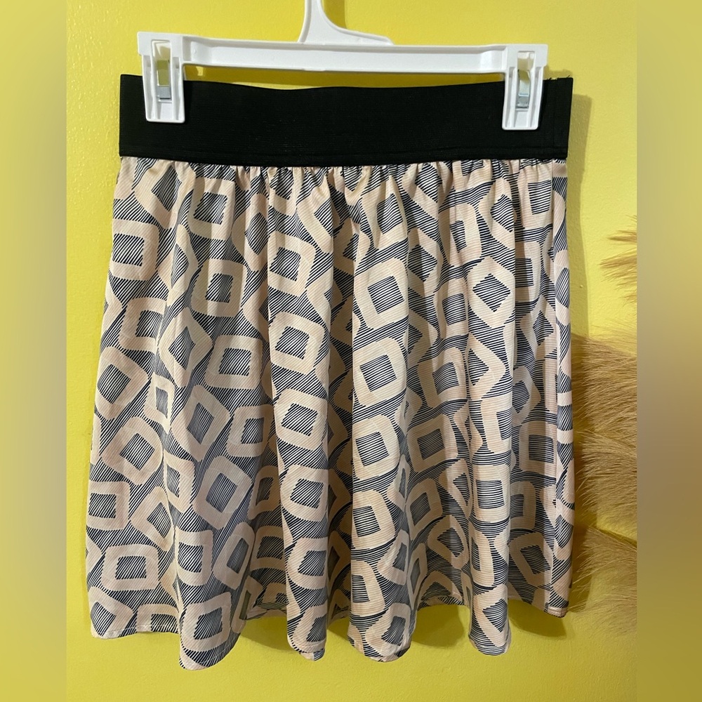 ☀️Marilyn Monroe Black and Cream Geometric Mini Skirt